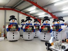Aufblasbare Dekoration Weihnachtsdeko Schneemann Weihnachtsmann Krombacher