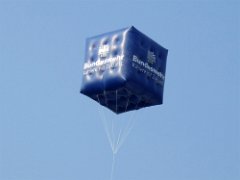 Fesselballon Heliumballon Zeppelin blimp Riesenballon Werbewürfel Bundeswehr