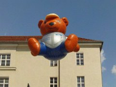 Fesselballon Heliumballon Zeppelin blimp Riesenballon fliegende Sondeform Bär Bundeswehr