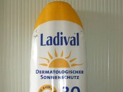 Aufblasbares Werbedisplay Werbeartikel POS Produktnachbildung Aufblasartikel Deko Flasche Ladival