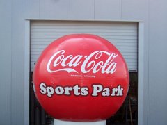 Rundballon Ball XXL Riesenballon Kaltluftballon aufblasbares Werbedisplay Werbeballon Standballon Dachballon Coca-Cola Coke